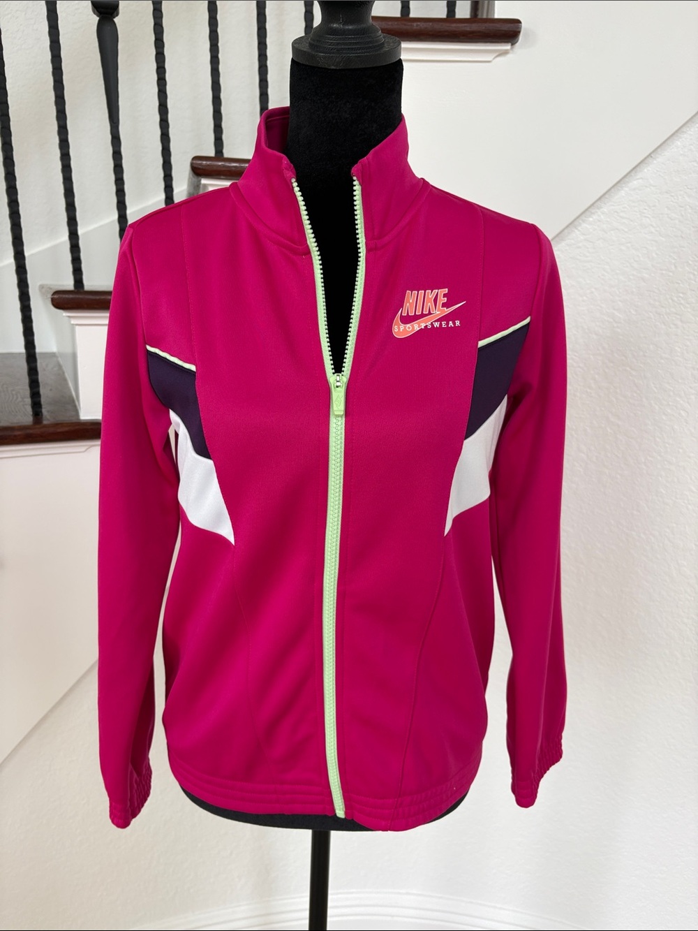 Nike Women’s Fuchsia Zip-Front Athletic Jacket with Mint Trim